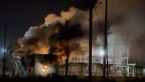 सांगली : शेतकऱ्यांच्या मागणीसाठी स्वाभिमानीचे आंदोलन, महावितरणचे कार्यालय पेटविले