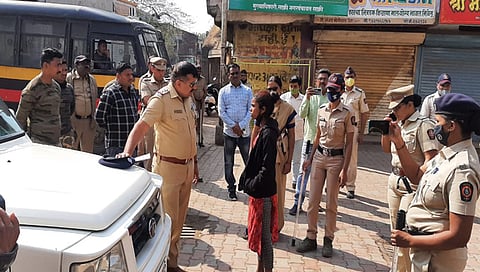 धुळे : मुलीच्या आंदोलनापुढे पोलिसांची दमछाक, साक्री नगराध्यक्ष निवडीपूर्वी आव्हान