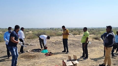 धुळे : हरवलेल्या व्यक्तीची हाडे वन विभागाच्या परिसरात सापडल्याने खळबळ