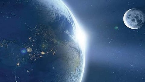 चंद्र आणि पृथ्वीची होऊ शकते का धडक?, संशोधकांनी दिले ‘हे’ उत्तर