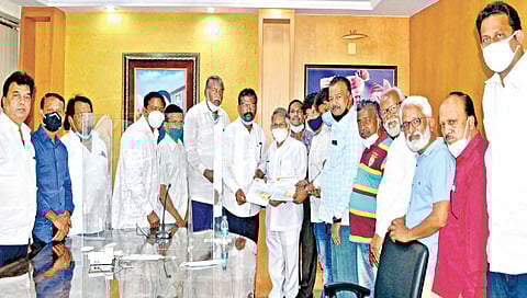 ‘जयप्रभा’ची जागा शासनाने ताब्यात घेण्यासाठी मुख्यमंत्र्यांशी चर्चा करू : डॉ. प्रतापसिंह जाधव