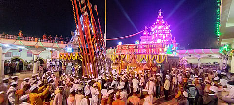 श्री क्षेत्र वीर (ता. पुरंदर) येथे श्रीनाथ म्हस्कोबा महाराज व माता जोगेश्वरीचा विवाह सोहळा मानकऱ्यांच्या उपस्थितीत रंगला. 