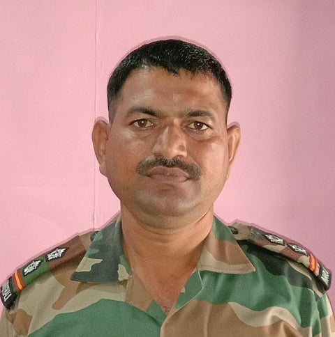  श्रीगोंदा तालुक्यातील एरंडोली गावचे सुपुत्र सुभेदार ज्ञानेश्वर मोरे