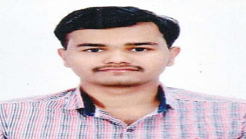 गरीबीवर मात करत पंकज आमले यांनी केंद्रिय परीक्षेत मिळवले यश.