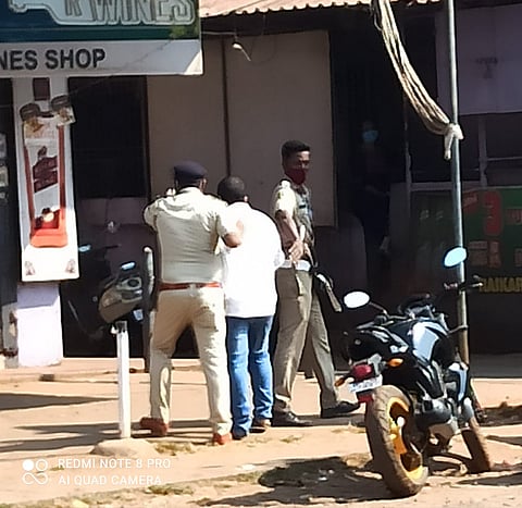गोवा : सांगेतील केंद्राजवळ गोंधळ, पोलीस आणि कवळेकर यांच्या कार्यकर्त्यांमध्ये बाचाबाची