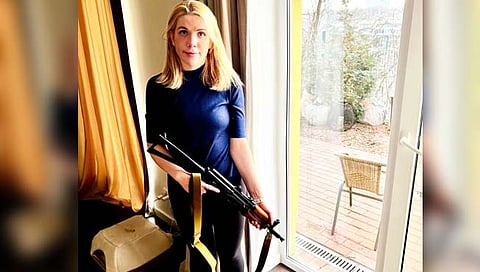 #RussiaUkraineWar : युक्रेनची महिला खासदार बनली ‘झाशीची राणी’, रशियाविरुद्ध घेतले हाती शस्त्र!
