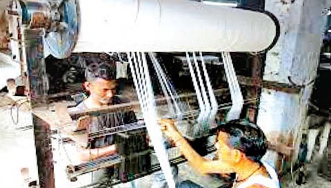 इचलकरंजी : यंत्रमाग कामगारांच्या मजुरीवाढीचा करार सहा वर्षांपासून कागदावरच..!