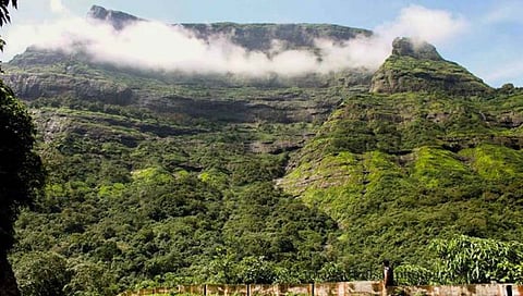 Maharashtra unlock : राज्यातील निर्बंध शिथील ११ जिल्ह्यांमध्ये पर्यटनस्थळे पुन्हा खुली