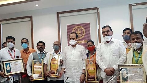 सोलापूर : स्वच्छ शाळा, सुंदर शाळा अभियानांतर्गत कारुंडे प्राथमिक शाळा जिल्ह्यात प्रथम