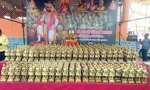 Idols of Chhatrapati Shivaji taken from Maval taluka to Karnataka.