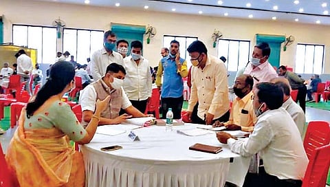 सोलापूर : …अन् पुरवठा विभागाने झटकली धूळ