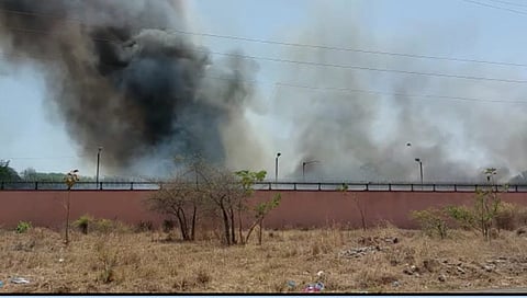 नाशिकरोड करन्सी नोट प्रेस च्या आवारात भीषण आग