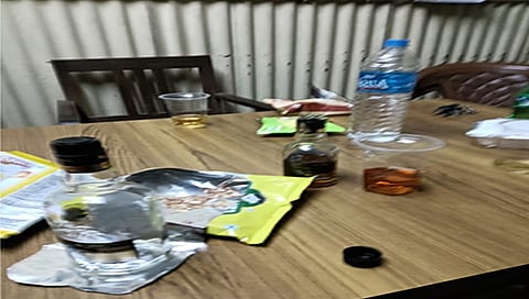 नाशिकमध्ये पोलिस चौकीतच पोलिसांची मद्यपार्टी (Video)