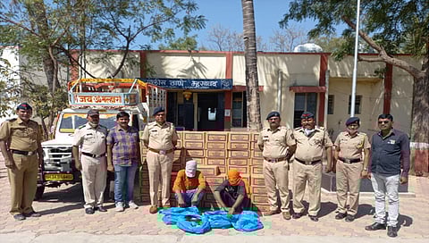 नंदुरबार : महिंद्रा पिकअपसह 14 लाखांचा अवैध मद्यसाठा जप्त, दोघांना बेड्या