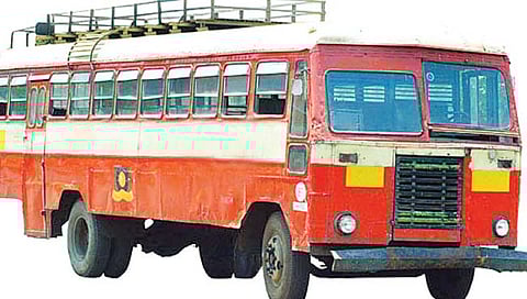 एसटी कर्मचार्‍यांना कामावर हजर होण्यास काय हरकत?; हायकोर्टाचा सवाल