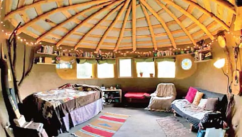 अमेरिकेत वाढला मातीच्या झोपडीत राहण्याचा ट्रेंड