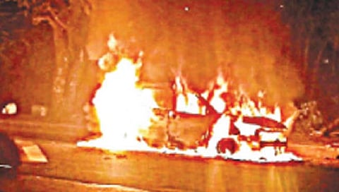 इलेक्ट्रिक बिघाडाने पेटतात 65 टक्के वाहने