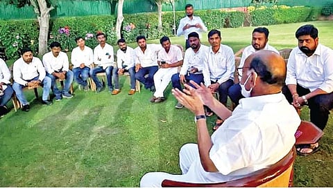 कराड : शरद पवारांकडून आठवणींना उजाळा