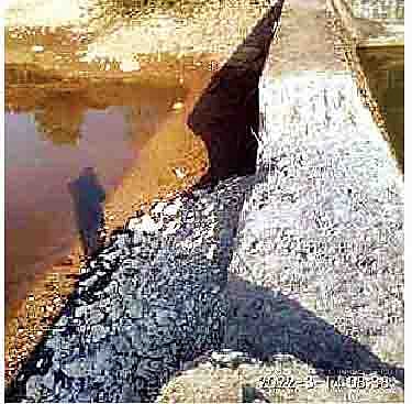 बारामती : ब्रेकर लावून फोडला पारवडी येथील बंधारा; माथेफिरूंचे कृत्य