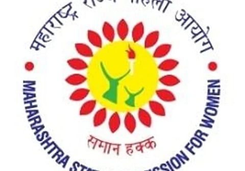 पुणे : महिला आयोगाच्‍या अध्यक्षांनी घेतली चाकू हल्‍ल्‍यातील जखमी मुलीची भेट