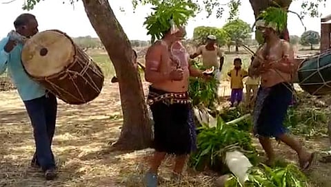 धुळे : साक्रीच्या पश्चिम पट्ट्यातील पंचक्रोशीत होळी उत्सवाला सुरुवात