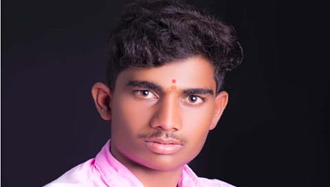 बीड : ‘व्हॉटस् अ‍ॅप’वर I miss you, Sorry स्टेट्स ठेऊन युवकाची आत्महत्या