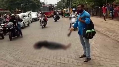 बेळगाव : पतीकडून भर रस्त्यात कोयत्याने वार करून पत्नीचा खून