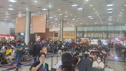 पुणे : विमानाचा टायर फुटला; विमानसेवा कोलमडली