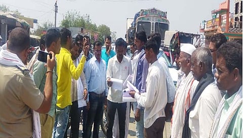 परभणी : मंगरुळ येथे स्वाभिमानाचा रास्ता रोको