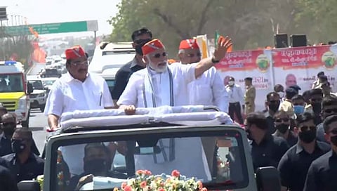 कालच्या विजयानंतर आज मोदींचा थेट गुजरातमध्ये जाऊन रोड शो !
