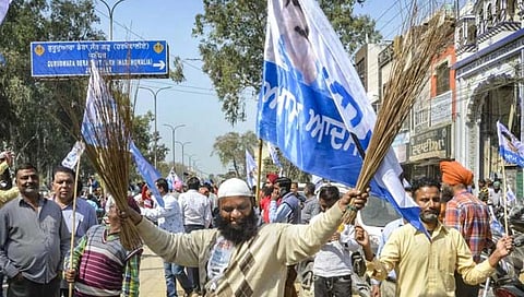 AAP sweeps Punjab :  पंजाबमध्‍ये आपच्‍या ‘झाडू’ने ‘या’ दिग्‍गजांना चारली धूळ