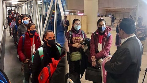 russia ukraine war : युक्रेनमध्ये अडकलेले १८२ विद्यार्थी मुंबईत दाखल