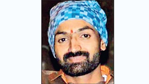 भररस्त्यात प्रकार: जागीच मृत्यू: सात जणांकडून हल्ला 