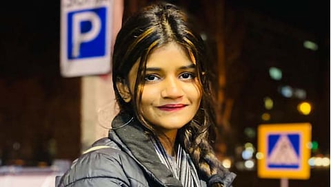 Ukraine Crisis: युक्रेनमध्ये अडकलेल्या कोल्हापूरच्या विद्यार्थिनीला अखेर विमान मिळालं