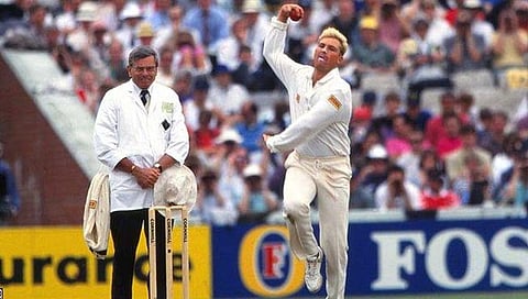 Shen Warner Death : अन्  शेन वॉर्नने ९० अंशाच्या कोनात चेंडू वळवून उडवला ‘त्रिफळा’