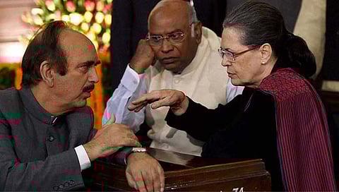 गुलाम नबी आझादांनी घेतली सोनिया गांधींची भेट