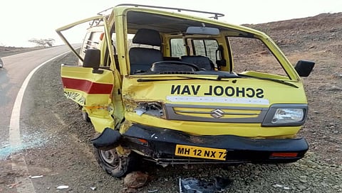 पुणे : पडवी येथे स्कूल बसच्या अपघातात विद्यार्थिनी जागीच ठार