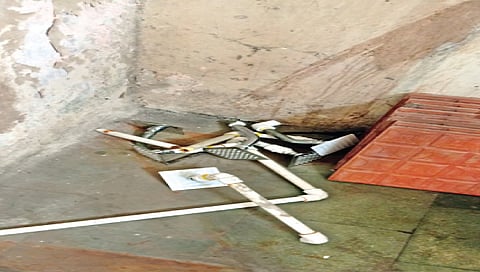 नाशिक : टोळक्याकडून करण्यात आलेले नुकसान. 