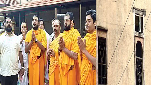 नाशिक : भद्रकाली येथे हनुमान चालीसा पठण करताना पुरोहित व मंदिरावर लावण्यात आलेला भोंगा.