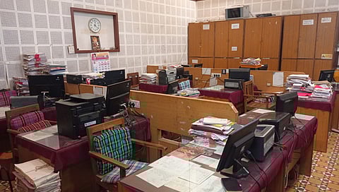 नाशिक : महसुल कर्मचारी बेमुदत संपावर