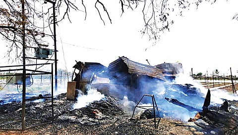 दिंडोरी : जानोरी येथील महावितरण कंपनीच्या ट्रान्स्फॉर्मरमुळे आगीत भस्मसात झालेले शेतकर्‍याचे घर.  