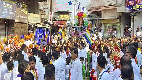 लासलगावी महावीर जयंती साजरी