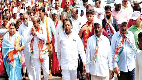 कोल्हापूर : जयश्री जाधव यांच्या विचारे माळ, सदर बाजार येथील पदयात्रेस उत्स्फूर्त प्रतिसाद