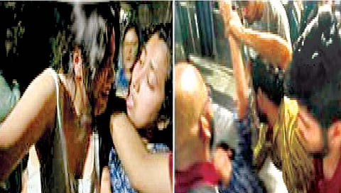 रामनवमीला ठिकठिकाणी दगडफेक, दंगलीचे गालबोट