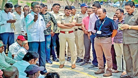 तासगाव : काँग्रेसने शेतकर्‍यांना सोबत घेऊन आंदोलन केले.