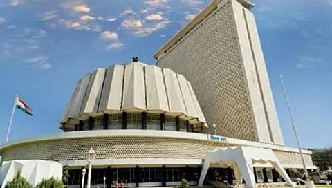 कामगार सचिवांनी लक्षवेधीला दिली खोटी माहिती