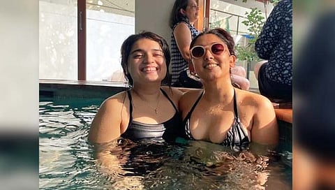 Ira khan : आमिरच्या मुलीचा ब्लॅक स्विमसुटमध्ये मित्रांसोबत एन्जॉय