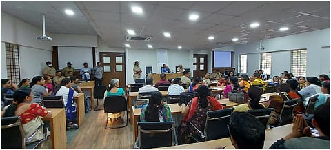 बैठकीस उपस्थित असलेले मान्यवर