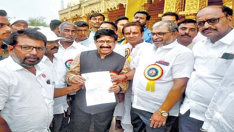 सांगली : तोडणी मजुरांकडून घेतलेले पैसे वसूल करा – राजू शेट्टी