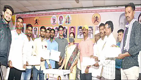 वणी : येथे आदिवासी उद्योजक व व्यावसायिकांच्या कार्यशाळेप्रसंगी उपस्थित डॉ. भारती पवार.